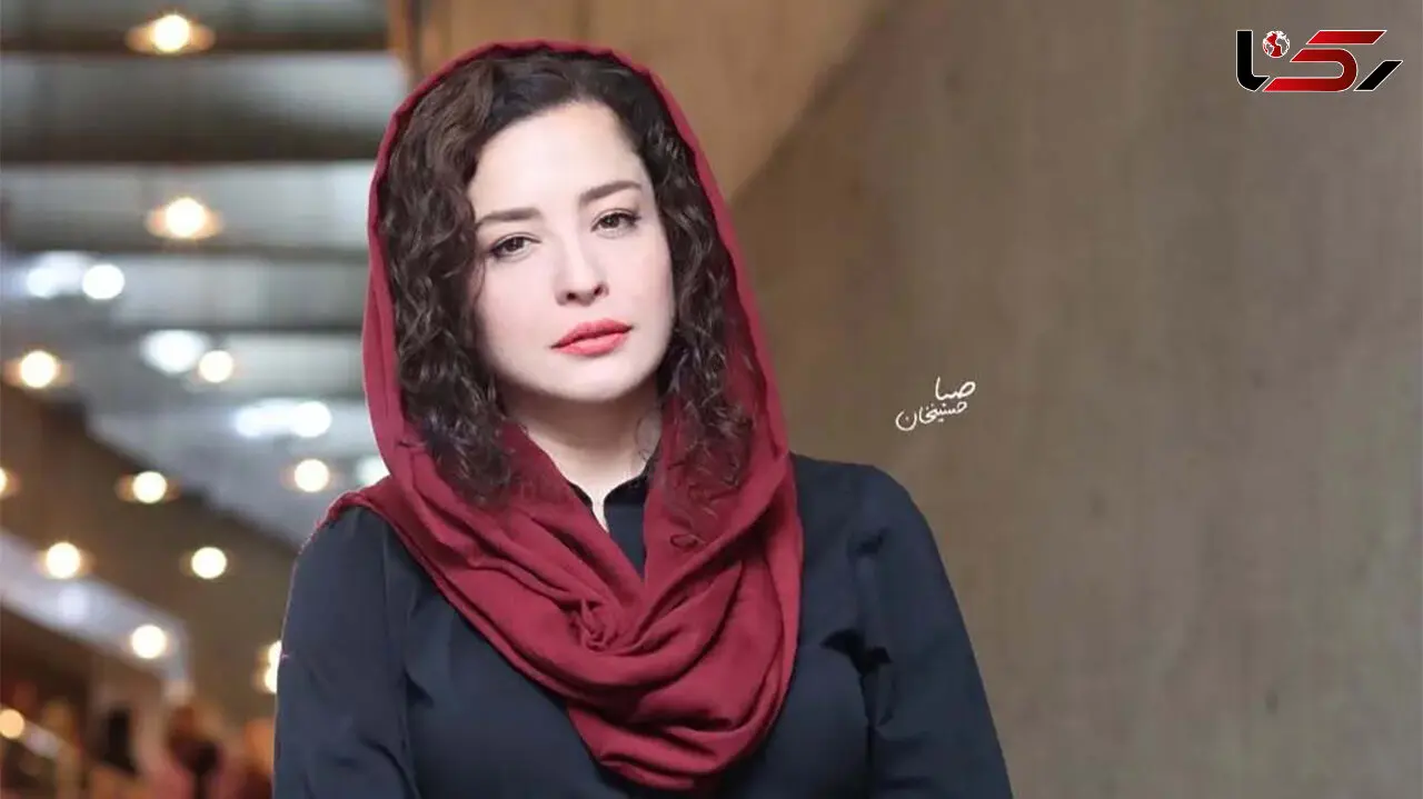 سفر در زمان/ عکس تیپ و ژست خاص «مهراوه شریفی‌نیا» روی صحنه تئاتر؛ سال 98