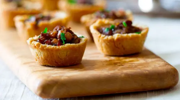 تارت مرغ و قارچ یک فینگرفود لاکچری + فیلم