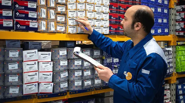 بازار لوازم یدکی در تله ارز و توزیع؛ چرا قطعه، لاستیک و روغن گران‌تر می‌شوند؟