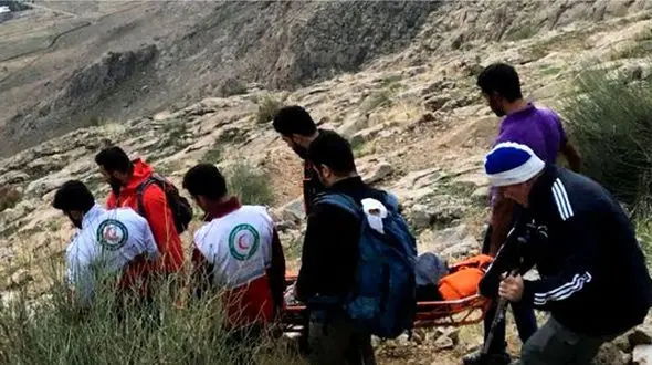 نجات زن سرگردان در ارتفاعات"طاق‌بستان"