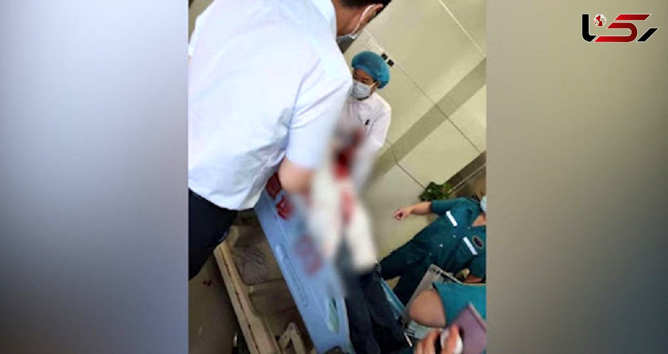 مرد چاقوکش پزشک معالج اش را در بیمارستان لت و پار کرد ! + فیلم