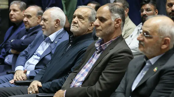 ماجرای یک عکس؛ پزشکیان و ظریف دوباره کنار هم قرار گرفتند