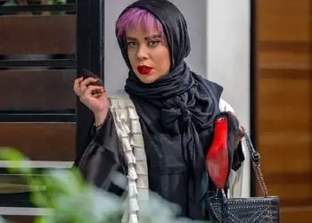 استایل کاملا متمایز الهام اخوان با کیف میلیاردیش در اختتامیه جشنواره ۲۵ واکنش ها را برانگیخت