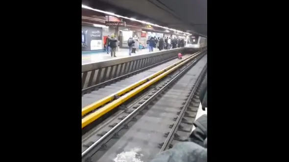 ماجرای ورود غیرمجاز یک مسافر به حریم ریلی متروی تهران در ایستگاه هفت تیر چیست؟