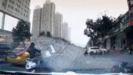 فیلم دردآور از سقوط سقف کاذب روی مرد موتور سوار 