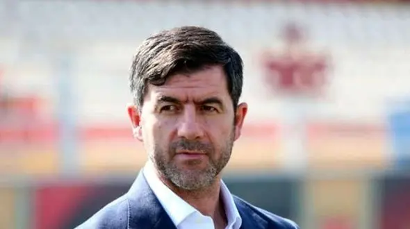 فیلم / کریم باقری: من بغل مدرسه میرفتم یک فوتبالی هم بازی می‌کردم ... اینقدر از پدر و برادرم کتک خوردم که شدم کریم باقری ....ولی این باعث نشد که عقب بکشم چون...