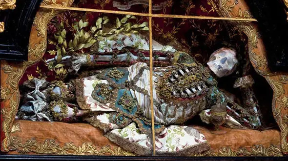 اجساد پر از جواهر + تصاویر