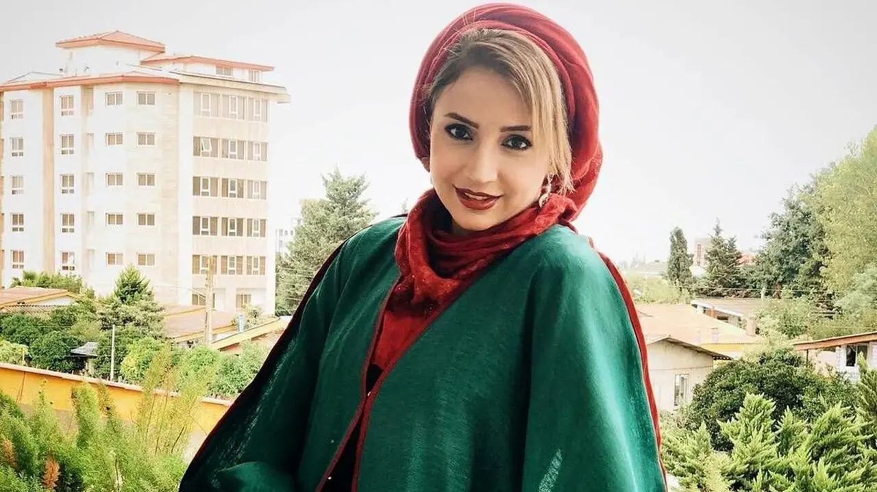 تصویر نوزادی دیده نشده خانم بازیگر در آغوش مادربزرگش!