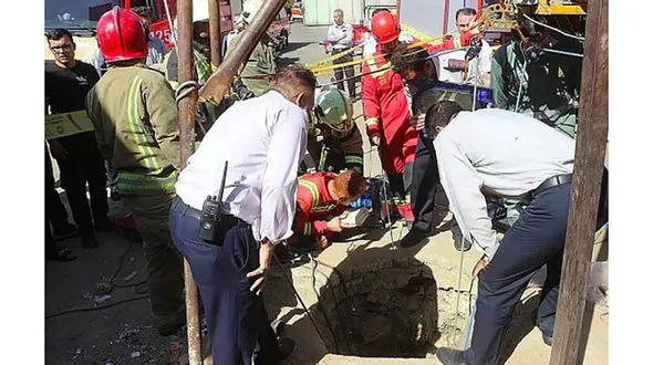 مرگ هولناک دو کارگر در چاه 100 متری در رباط کریم+عکس