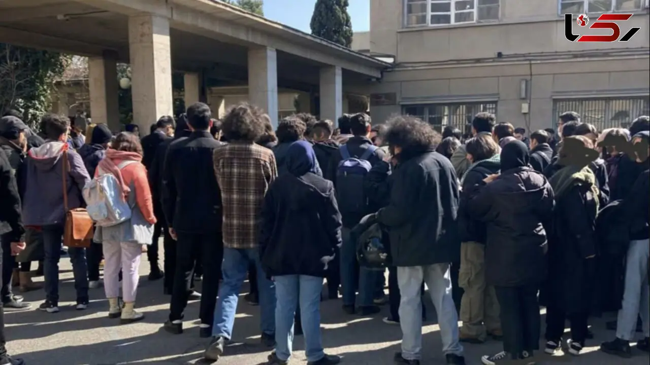 ماجرای ‌افتادن بی‌سیم یکی از لباس شخصی ها دربین جمعیت دانشجویی / جزئیات رخداد تنش ‌زا در دو دانشگاه