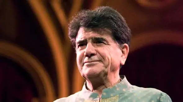 فیلم آواز باشکوه استاد محمدرضا شجریان تو دانشگاه تبریز / فقط صدای دستو جیغا !!