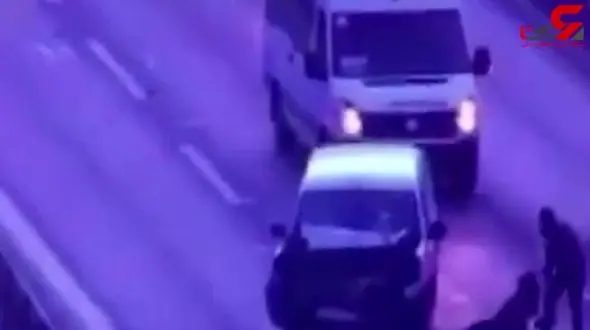 حرکت احمقانه 2 زن در وسط اتوبان + فیلم 