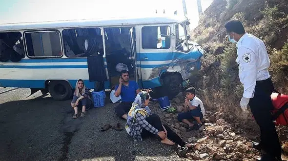 واژگونی مینی بوس با 2 مصدوم/اعزام بالگرد اورژانس تهران + عکس 