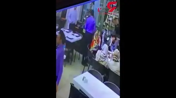 فیلم جان دادن فجیع زن جوان در یک رستوران / کودک بازیگوش قاتل شد