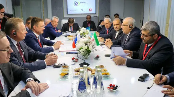 طرح‌ریزی افق‌های تازه همکاری ایران و روسیه در سفر وزیر نفت به مسکو