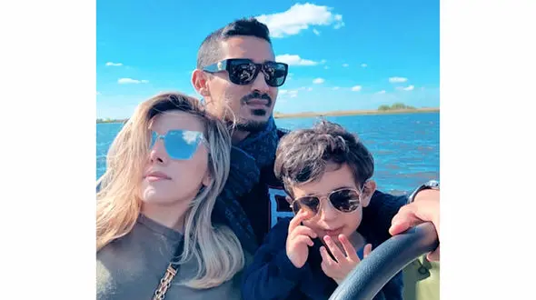 تفریح 3 نفره رضا قوچان نژاد در دریا+عکس