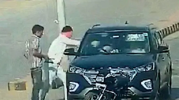 فیلم لحظه کشتن آقای دکتر و همسرش / 2 موتورسوار با آن ها شلیک کردند + عکس