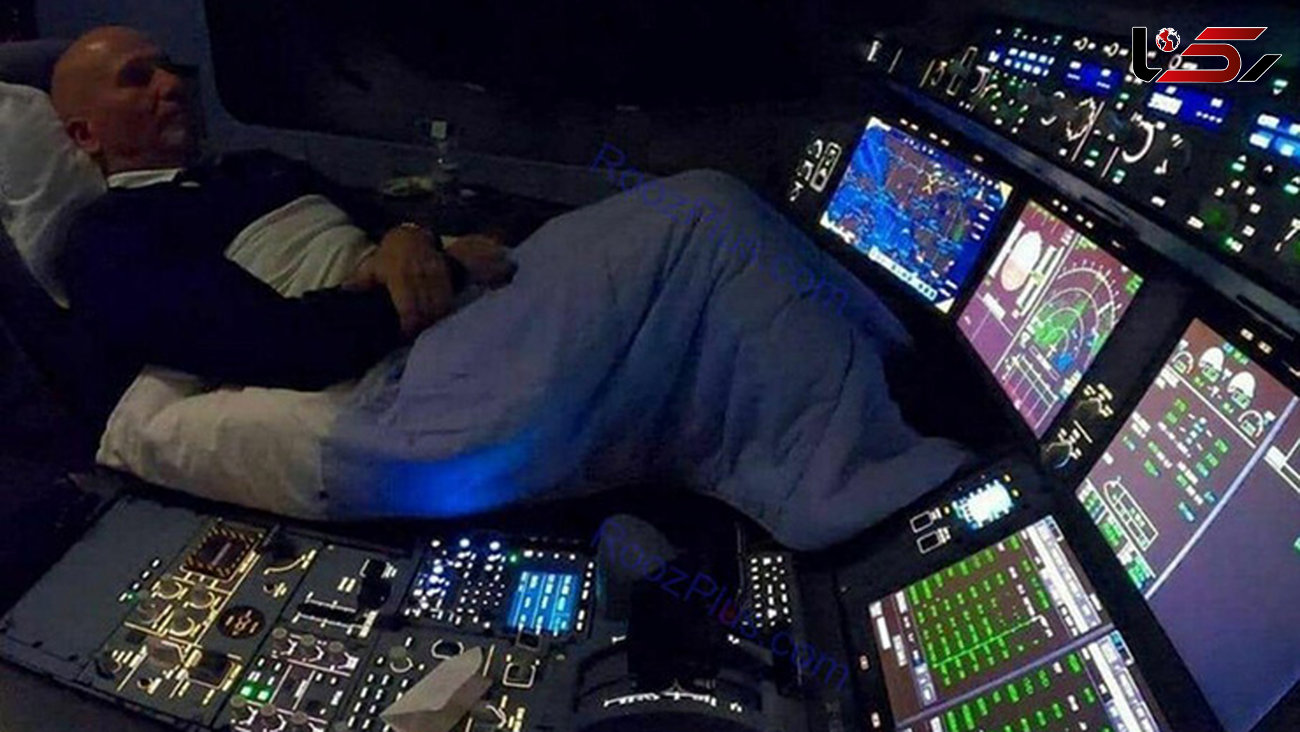 خوابیدن خلبان حین پرواز + عکس
