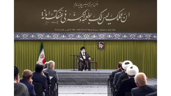 نباید زندگی نمایندگان با قبل از دوره نمایندگی تفاوت کند/ توضیح درست ندادن به مردم، موجب فضاسازی می شود