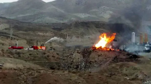 آتش سوزی  انبار کپسول گاز  جاده تهران_ رودهن  را بست + عکس 