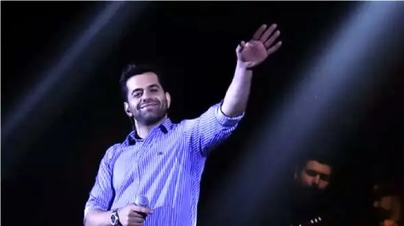 آواز احساسی/ این آهنگ رضا بهرام در آخرین کنسرتش کل سالن رو احساسی کرد