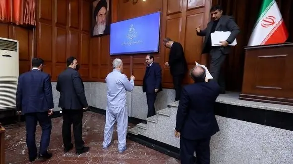 قاضی به متهم پرونده چای دبش: برای چندمین بار اخطار می‌کنم کالا یا ارز وارد کشور کنید