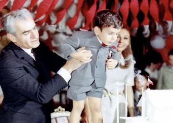 عکس سفر در زمان /  روز تولد لیلا پهلوی ../ خوشحالیم همانطور که میخواستیم چهرامین فرزندمان دختر است /  سال 1349