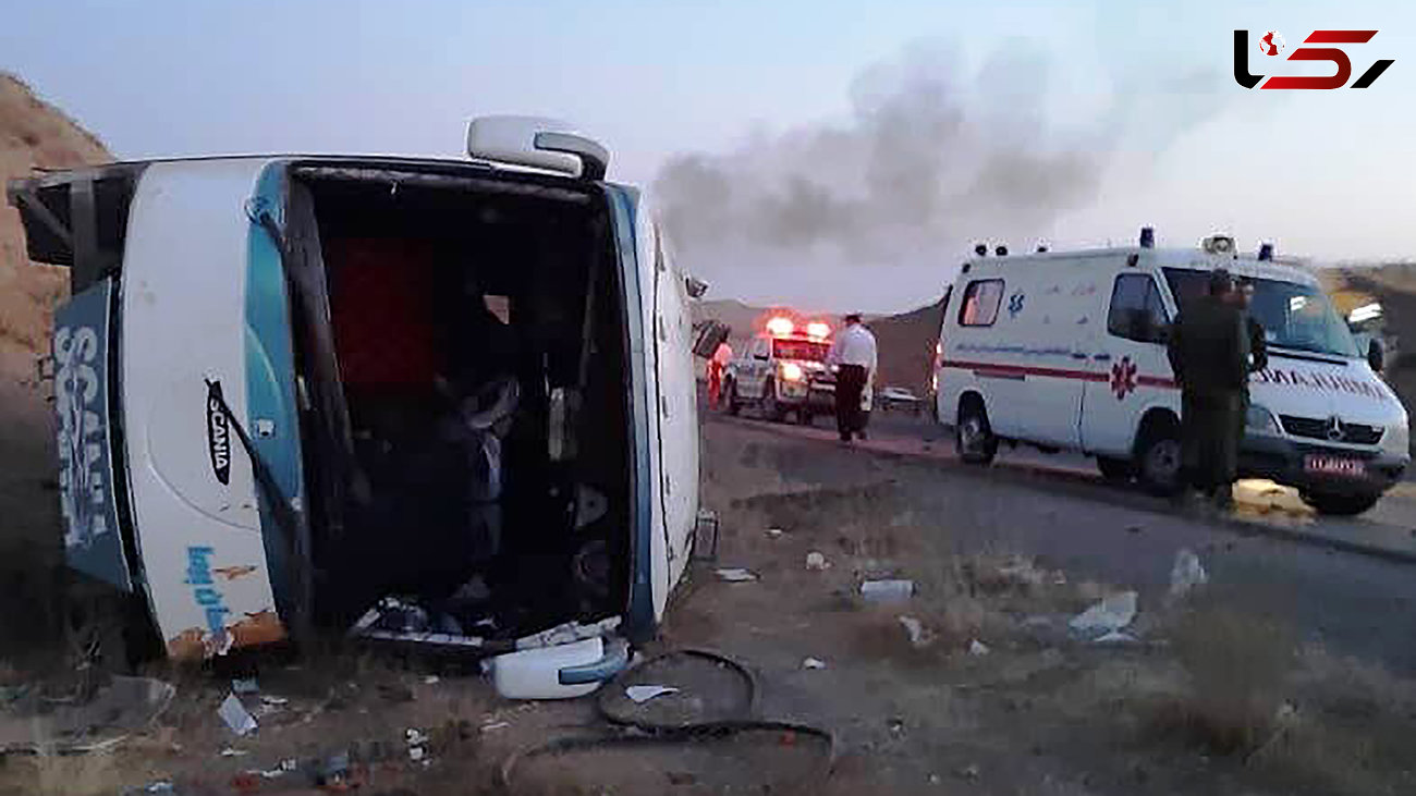 حادثه در اتوبان کرج-قزوین / یک اتوبوس واژگون شد 