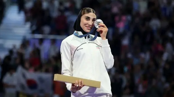 مادر ناهید کیانی: نذر کرده بودم به نونوایی محله مون اگر ناهید طلا بگیره ببرم یه آب سرد کن بذارم اونجا هرکی گرمش شد آب خورد بگه یا ابوالفضل