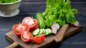 کدام مواد غذایی را نباید در فریزر گذاشت؟ راهنمای کامل نگهداری