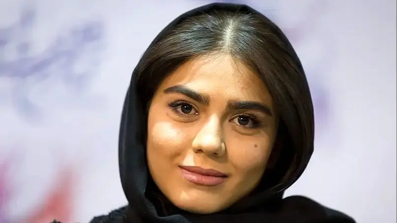 آزاده زارعی، سیندرلای آوای باران : مردم دلشون برای من میسوزه چون... / همه منتظرن منم عروس بشم .../ الان دیگه کی به ازدواج فکر میکنه؟! ... هنوز ....