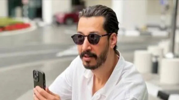 فیلم آواز باشکوه بهرام افشاری با آهنگ معروف سیاوش قمیشی / با همراهی گیتار ! 