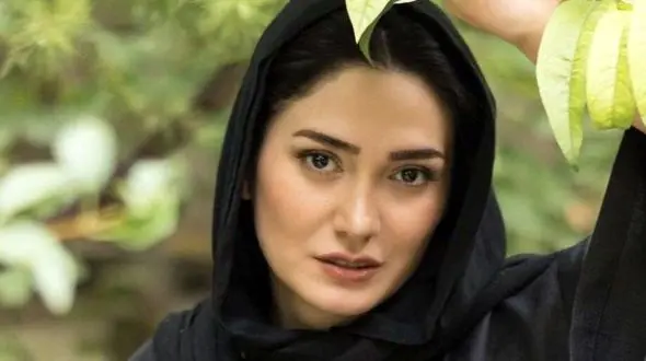 لباس منشوری البته با حجاب مینا وحید  در خارج ! + عکس