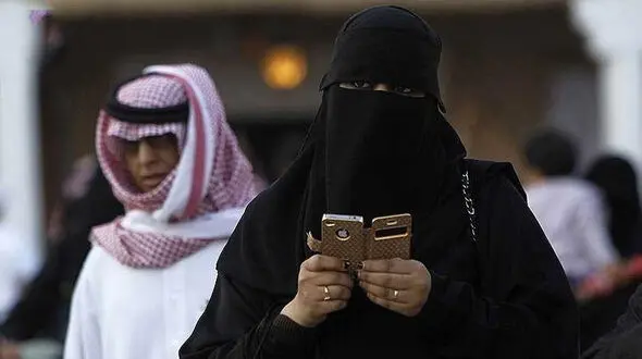مرد عرب زنش را در رستوران طلاق داد!