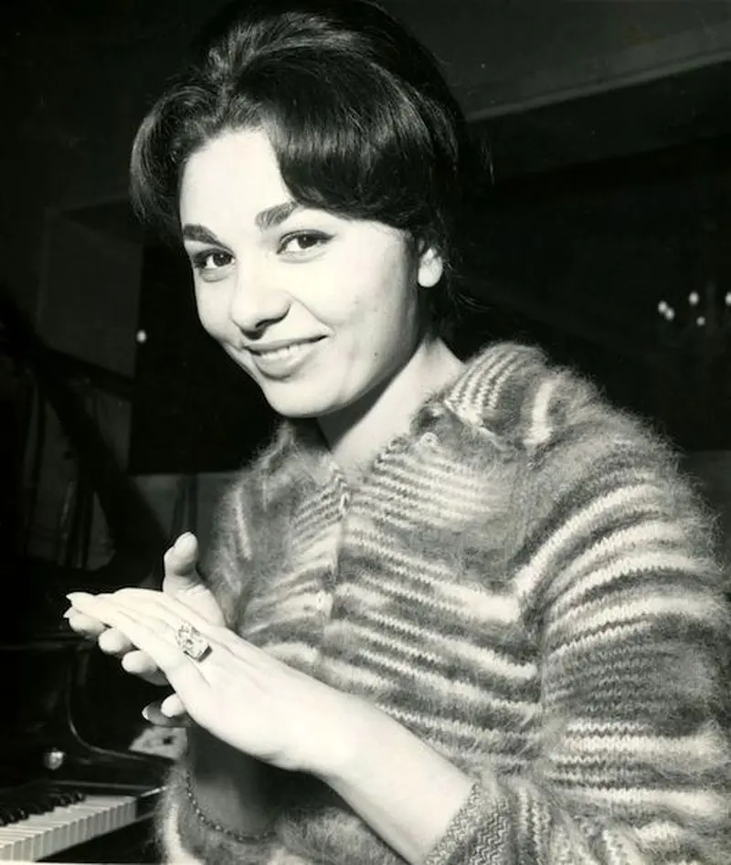 جواهرات فرح دیبا در روز عروسی‌اش