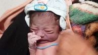نوزاد عجول در مسیر بیمارستان به دنیا آمد + جزییات
