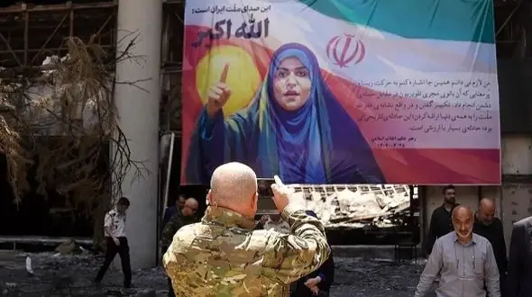 عکس جذاب خبرنگار آمریکایی در کنار سحر امامی