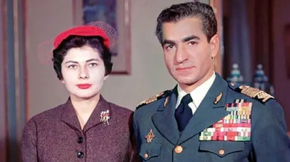 عکس سفر در زمان / تصاویر برهنگی شاه پهلوی و حضور ثریا در سواحل میامی /  فقط خوشگذرانی های شاه را ببینید