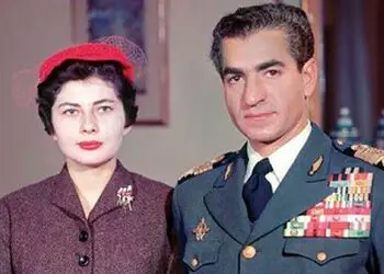 عکس سفر در زمان / محمدرضا پهلوی و ثریا، همسر دوم اش در  مراسم دهه 30