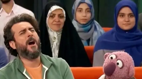 فیلم آواز جذاب محسن کیایی / آقای بازیگر میزنه زیر آهنگ خوندن یهو میبینه جناب خان داره مخ خانم میزنه ...