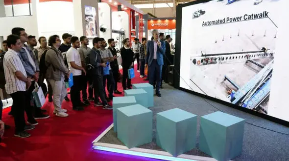 استقبال دانشجویان از کارگاه‌های هوش مصنوعی انرژی سینا در نمایشگاه نفت + فیلم