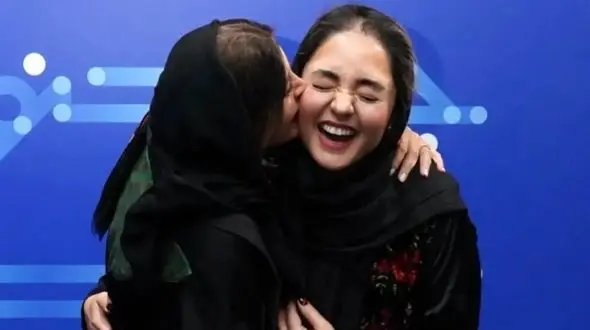 عاشقانه‌های «علی اوجی و نرگس محمدی» در قاب جشنواره شهر؛ شیطنت‌های فریبا نادری! 