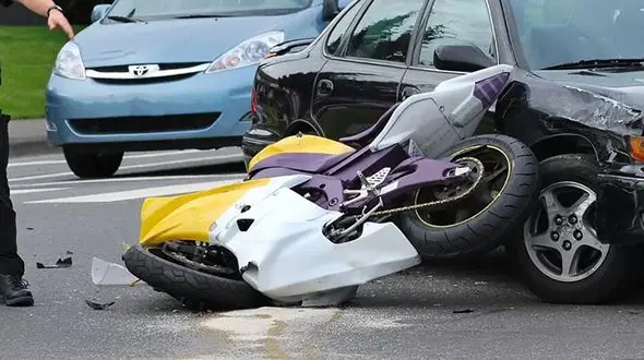 ببینید | لحظه هولناک شکستن گردن یک زن جوان پس از تصادف شدید با خودروی سواری