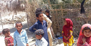 لوله کشی آب روستای شیرآباد در سیستان و بلوچستان، لنگ 30 میلیون تومان مانده است / حتی برای غسل جنازه هم آب نداشتند! + فیلم