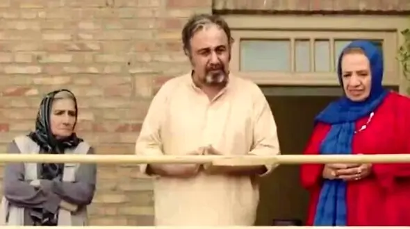 رضا عطاران در قیف/ صحنه‌ای که فرازمینیان به معلم احترام می‌گذارند