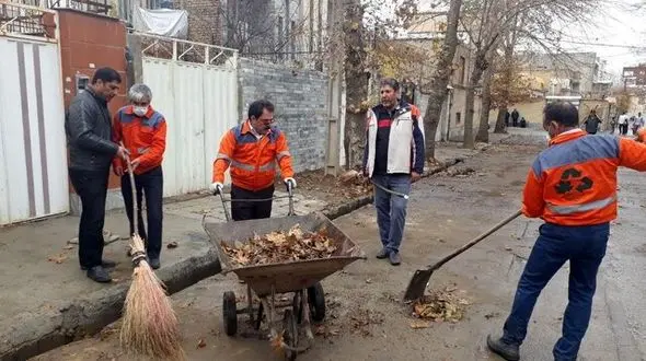 شهردار بروجرد دست به جارو شد + عکس