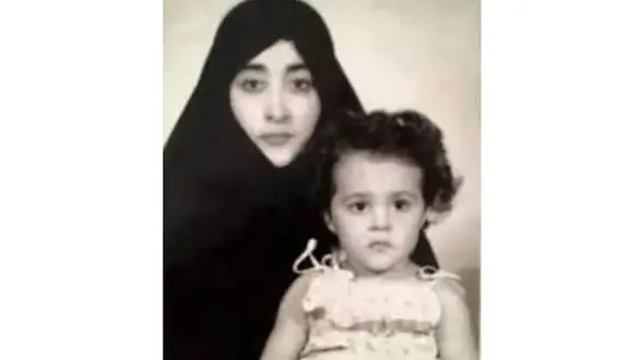 فیلم مصاحبه خاطره انگیز با حمیرا  و شوهرش در خانه زیبایشان قبل انقلاب توسط منوچهر نوذری با قیافه ای جوان  