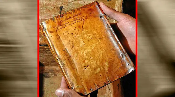 جلد کتاب قدیمی با پوست انسان + عکس 