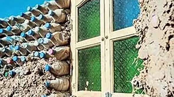  ساخت خانه پناهجویان با بطری!