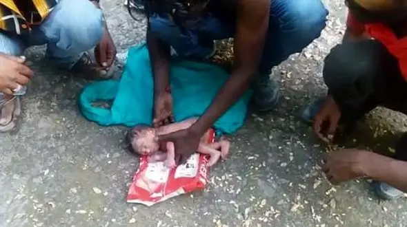 سر راه گذاشتن نوزاد به خاطر دختر بودن!+ تصاویر